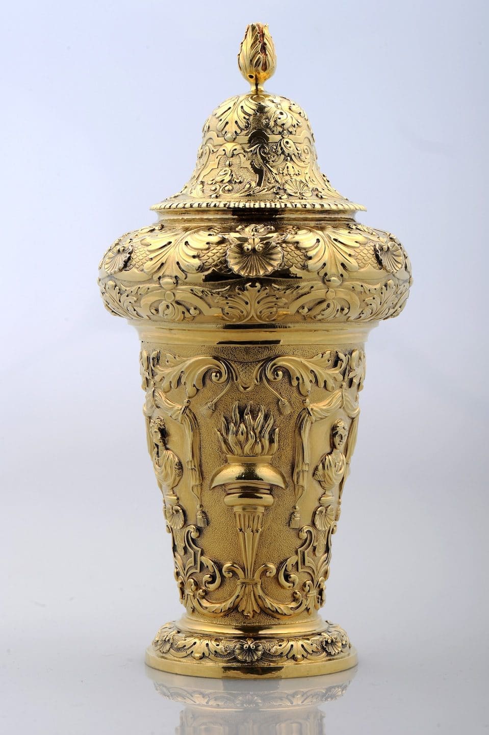 OKS verwerft zeldzame verguld zilveren theebus