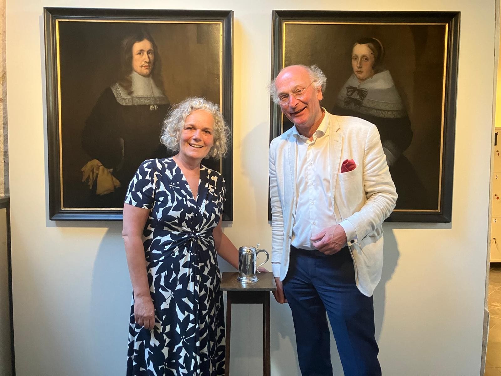 Hugo ter Avest (OKS) en Manon Borst (Museum Martena)